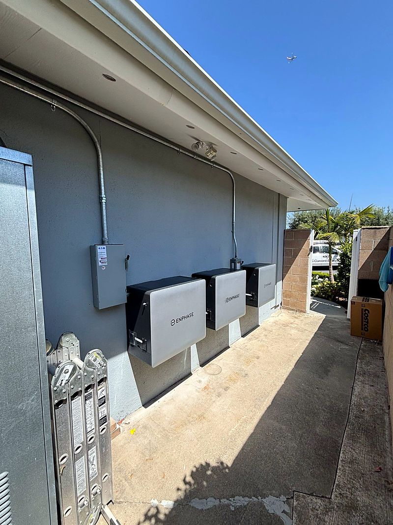 Enphase batteries and disconnect installed in a side yard